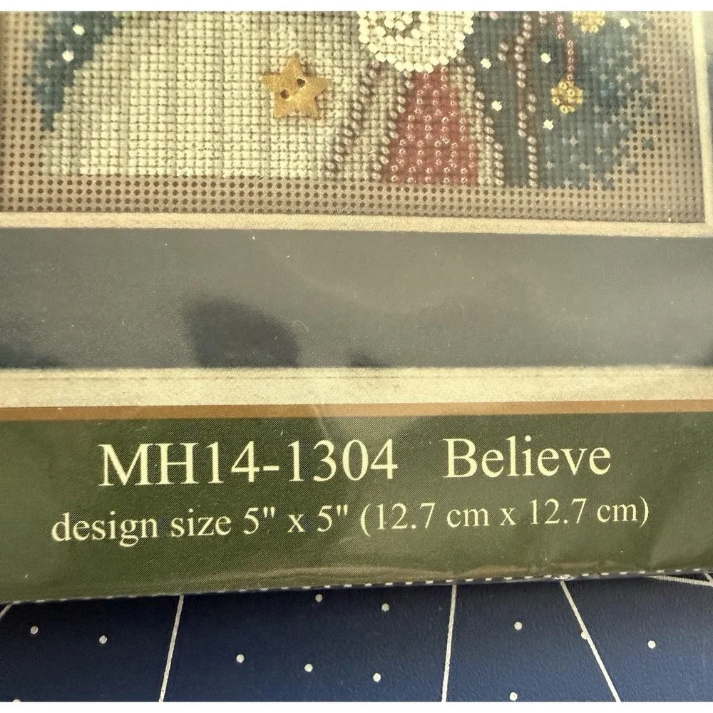 Mill Hill Buttons & Beads Winter Series BELIEVE Santa w Ceramic STAR Button